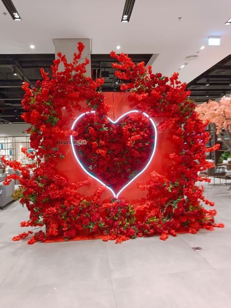 Valentines Day Event Decor, Valentines Store Display, Saint Valentine Ideas, Valentine Display Ideas Retail, Red Flower Arch, Valentines Gala, Valentine Room Decor, Valentines Photography Couples, Valentine Display