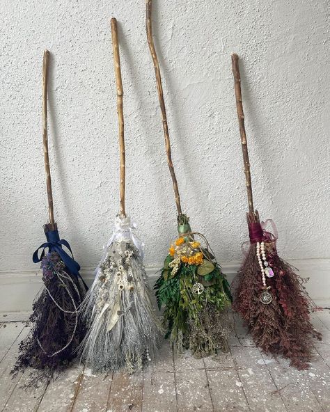 Steadfast Flowers on Instagram: “New besoms in the shop! Left to right: RAVEN SILVER MOONLIGHT TREE OF LIFE ROSE GOLD Comment your fave! ❤️🧡💛💚💙💜 #besom #besoms #broom…” Diy Dried Flower Broom, Diy Besom How To Make, Witch's Broom Diy, Broom Making Party, Besom Diy, Besom Broom Witchcraft, Besom Decoration, Witch’s Broom, Broom Bouquet