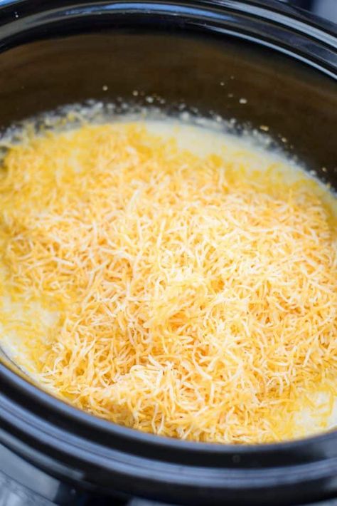 Overnight Slow Cooker Cheese Grits - An Alli Event Paula Dean Cheese Grits, Cheese Grits With Velveeta, Grits In Crockpot, Taco Soup Slow Cooker, Cheese Grits Casserole, Cheese Grits Recipe, Breakfast Crockpot, Slow Cooker Pork Loin, Grits Casserole