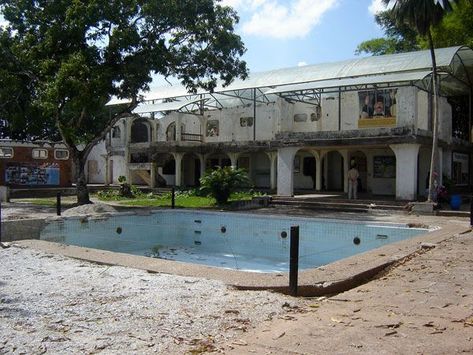 Pablo Escobar's House, Colombia Pablo Escobar House, Colombia Photography, Creepy Abandoned Places, Pablo Emilio Escobar, Biker Gangs, Miss Colombia, Abandoned Theme Parks, Creepy Photos, Colombia Travel