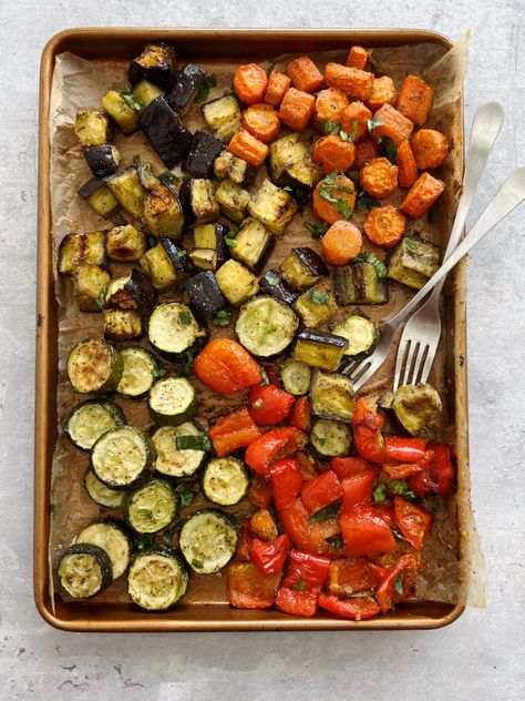 Pesto Roasted Veggies - Something Nutritious Balsamic Carrots Roasted, Veggie Side Dish Recipes, Roasted Vegetable Pasta, Roasted Vegetables Oven, Whole Roasted Cauliflower, Roasted Root Vegetables, Homemade Pesto, Veggie Bowl, Pesto Recipe