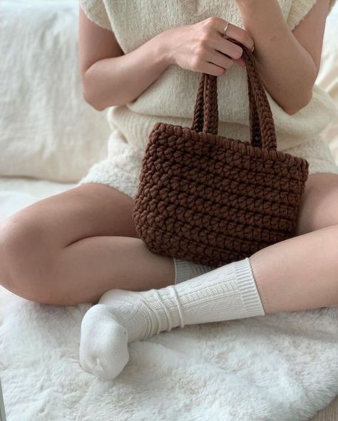 Gorgeous hand-made hand-bag ideas | Grid crochet patterns crochet bag aesthetic #crochetbagaesthetic #crochet #crochetbag #crochetbags 2.285 Brown And White Crochet Bag, Crochet Brown Bag, Brown Crochet Projects, Brown Yarn Crochet Ideas, Brown Yarn Crochet, Crochet Bag Brown, Brown And White Crochet, Grid Crochet Patterns, Brown Crochet Bag