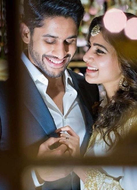 This video footage of Samantha-Naga Chaitanya’s engagement will make you gush over this gorgeous couple Indian Engagement Photos, Engagement Portraits Poses, Pose Prewedding, Naga Chaitanya, Samantha Wedding, Indian Wedding Photography Couples, Engagement Photography Poses, Whatsapp Videos, Wedding Photoshoot Props