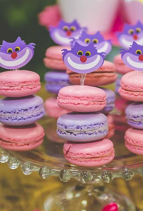 Alice And Wonderland Backdrop, Alice In Wonderland Macarons, Alice In Wonderland Birthday Party Decorations, Alice In Wonderland Baby Shower Ideas, Alice In Wonderland Party Food, Alice In Onederland Birthday, Wonderland Party Theme, Alice In Onederland, Wonderland Party Decorations