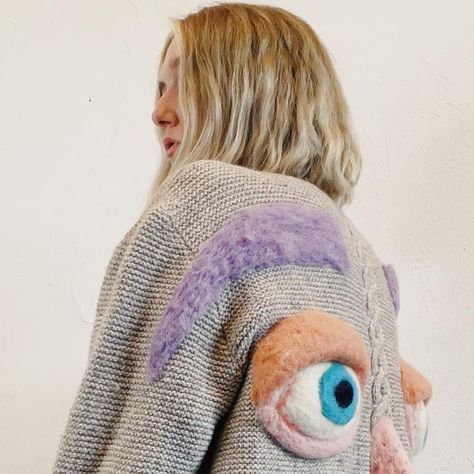 Ýrúrarí on Instagram: "First time experimenting with 3D needle felting on a second hand sweater. Started with trying out this friendly face to sense the world behind me, tried my best to replicate my own nose👃🏻 Felting is always so fun, easy and has endless possibilities, I’m not sure yet how well the bigger pieces will stay with much use and washing. This sweater and more will be up for show at my needle felting workshop at @tivolicph this Friday, and I’ll also of course bring it next week Needle Felting On Clothes, Creative Mending, Custom Sweaters, Bring It, Magazine Art, Fabric Art, Fun Easy, Next Week, Endless Possibilities