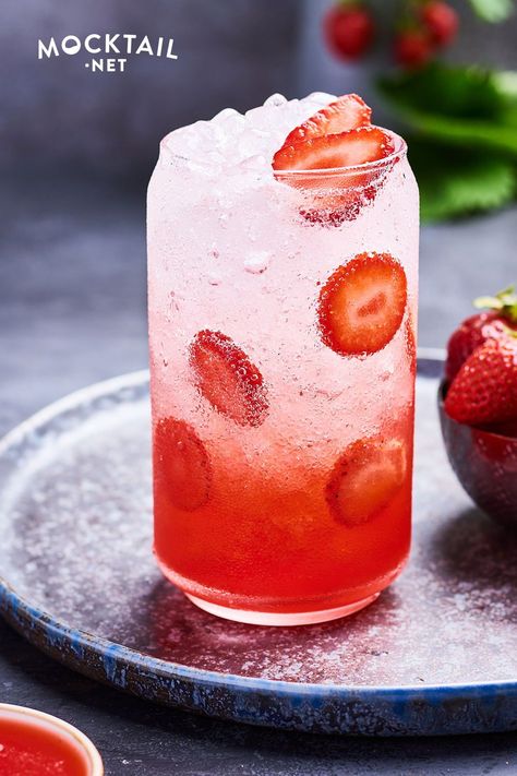 Refreshers Recipes, Strawberry Soda Recipe, Mastering Studio, Studio Product Photography, Cold Drinks Recipes, Strawberry Simple Syrup, Strawberry Crush, Soda Syrup, Strawberry Soda