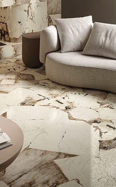 Patagonia MaxFine offers an eye-pleasing, extraordinary interplay of bold shapes and neutral colors: white, sand and brown streaks are combined with gold, copper and bronze speckles. This marble has a warm feel and a chaotic and imperfect nature, which is also its distinguishing feature, making it an example of natural sophistication. Brown Marble Floor Living Room, Marble Floor Living Room, Brown Streaks, Indoor Tile, House Tiles, Marble Floor, Gold Copper, Marble Effect, Marble Granite