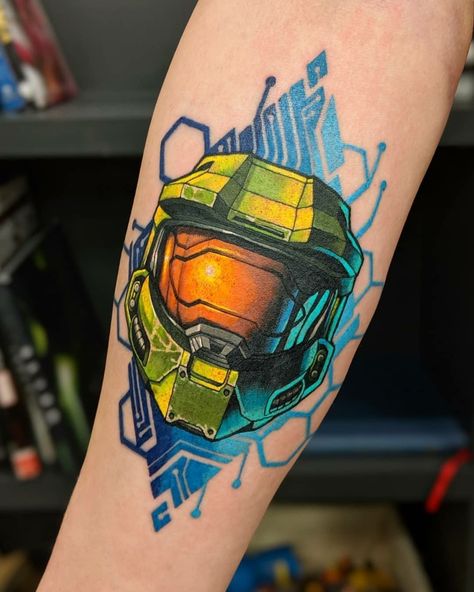 Halo Video Game Tattoo, Halo Tattoo Design, Master Chief Tattoo, Video Game Tattoo Ideas, Fandom Tattoos, Halo Tattoo, Video Game Tattoos, Cuff Tattoo, Helmet Tattoo