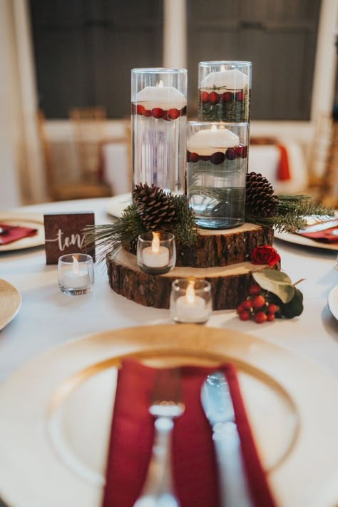 Cranberry Centerpiece, Pine Cone Wedding, Cranberry Wedding, Diy Winter Wedding, Pinecone Centerpiece, Christmas Wedding Inspiration, Outdoor Winter Wedding, Long Table Wedding, Winter Wedding Centerpieces