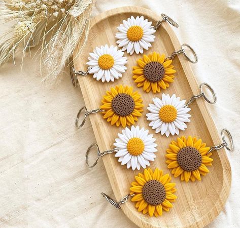 Clay Flower Keychain, Clay Art Keychain, Clay Sunflowers Diy, Cute Polymer Clay Flower Earrings For Gifts, Air Dry Clay Sunflower, Sunflower Clay Art, Clay Sunflower Earrings, Valentine Card Crafts, Clay Crafts For Kids