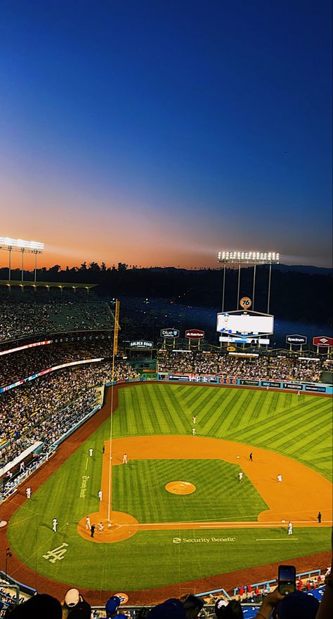 Baseball Field Wallpaper, Dodger Stadium Wallpaper, Baseball Field Aesthetic, Baseball Wallpaper Aesthetic, Baseball Wallpaper Iphone, Mlb Aesthetic, Dodgers Wallpaper, Baseball Manga, Los Angeles Dodgers Stadium