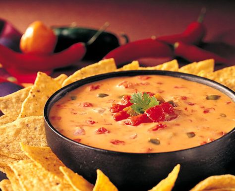 Whether you like your queso spicy or mild, turn simple ingredients into delicious, cheesy dip everybody will love. Our queso recipes have you covered for amazing appetizers that’ll be gone in minutes. Rotel Cups, Easy Quick Dinners, Velveeta Queso, Rotel Recipes, Rotel Dip, Internet Ads, Queso Dip Recipes, Peach Dessert, Peach Dessert Recipes