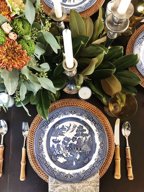 Blue Thanksgiving Table, Chinoiserie Party, Easy Thanksgiving Table Decor, Blue Thanksgiving, Thanksgiving Table Decor Ideas, Holiday Place Settings, Fall Feast, Place Settings Thanksgiving, Formal Table Setting