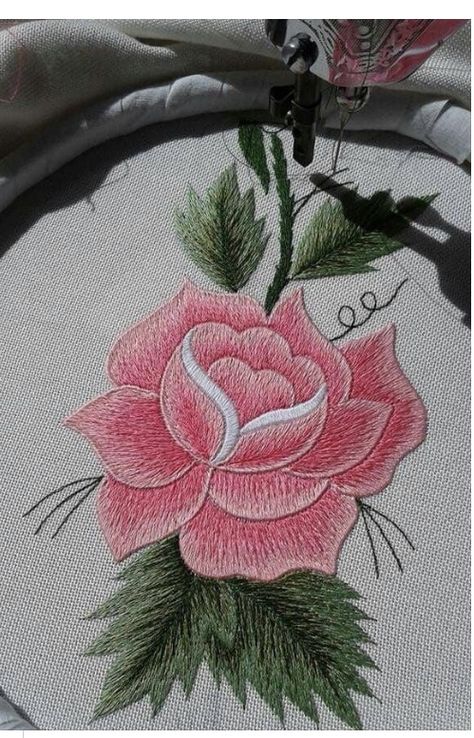 Rose Embroidery Designs, Rose Embroidery Pattern, Sulaman Pita, Embroidery Rose, How To Make Rose, Hand Embroidery Tutorial, Embroidery Flowers Pattern, Handwork Embroidery Design, Rose Embroidery