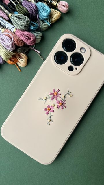 Embroidered Phone Case Diy, Embroidery Things, Embroidery Cases, Film China, Iphone Bag, Kitchen Decor Wall Art, Diy Embroidery Patterns, Designs For Dresses, Embroidery Hoop Art