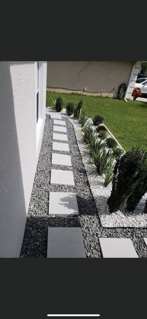 Black And White Stone Landscaping, Flower Bed Edging, Rock Bed, Grey Patio, Stone Landscaping, Gray Rock, House Yard, House Landscape, Stone Decor