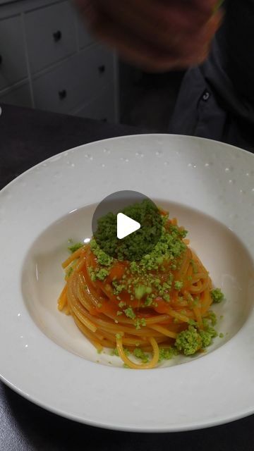 GialloZafferano Loves Italy on Instagram: "Dishing up some serious pasta love with this homemade Spaghetti Pomodoro and Basil Parmesan! 🍝🌿 Who's hungry?

Ingredients:

200g whole Parmesan cheese
A bunch of basil
300g cherry tomatoes
200g tomato
One head of garlic
1 teaspoon parsley
Extra virgin olive oil (EVO)
Salt and pepper
Spaghetti
Instructions:

For the Basil Parmesan:

Cut the Parmesan into small cubes.
Pluck the basil leaves and blend them together with the Parmesan in a food processor until you get a granular and green mixture. Set aside.
For the Tomato Sauce:

Combine the cherry tomatoes, washed tomato, whole head of garlic, parsley, a drizzle of EVO oil, salt, and pepper in a baking dish.
Bake in the oven at 180°C for 30 minutes.
Remove the garlic, blend the tomatoes, and strai Pepper Spaghetti, Spaghetti Pomodoro, Tomato Spaghetti, Seafood Mac And Cheese, Recipe Tomato, Rice Side Dish Recipes, Homemade Spaghetti, Rice Side Dishes, Tomato Pasta