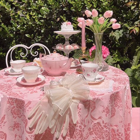 Pink Tea Party, English Tea Set, Fairy Tea Parties, Tea Party Table, Princess Tea Party, Vintage Tea Party, Pink Tea, Tea Party Garden, Pink Garden