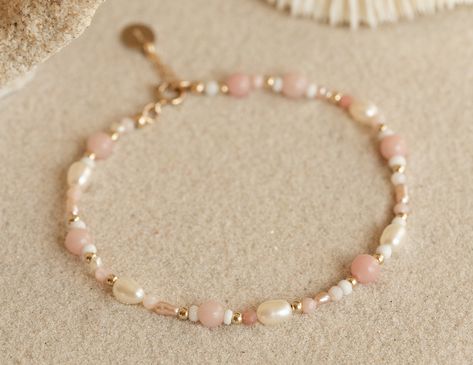 A Sweet Pink Opal bracelet with natural pearls and gold filled Components. Gemstone: Pink Opal ( Round 4mm and Faceted 2mm) Pearl Size: 3 x 4mm high luster AAA Length: 16.5cm-17.5cm Opal Bracelet Gold, Pink Gold Bracelet, Pink Pearl Bracelet, Summer Beach Jewelry, Preppy Jewelry, Bracelets Design, Beads Bracelet Design, White Bracelets, Summer Bracelets