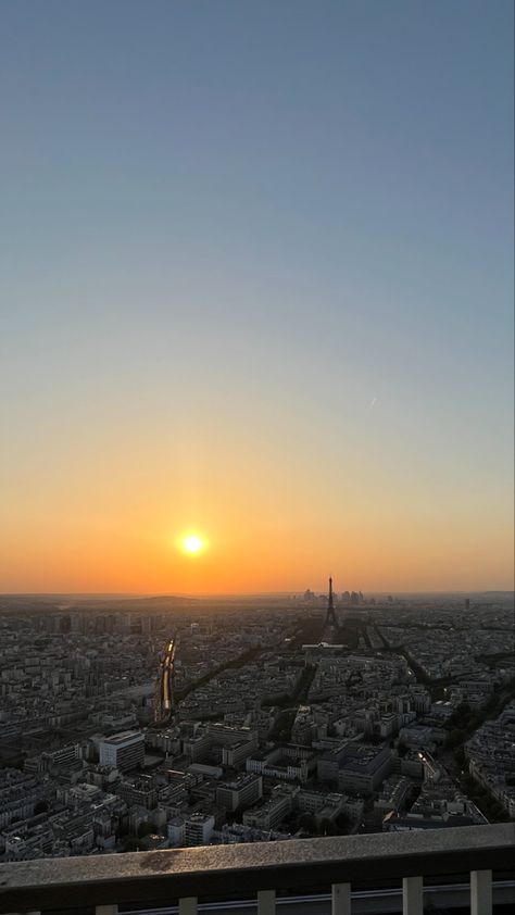 📍Tour Montparnasse, Paris Paris Morning, Montparnasse Paris, Paris Trip, Beautiful Scenes, Moving Out, Paris Travel, Paris, France, Travel