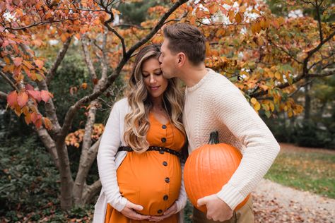 Maternity Pumpkin Costume, Fall Maternity Photoshoot Pumpkin Patch, Pumpkin Maternity Photoshoot, Fall Maturity Photoshoot Ideas, Pumpkin Pregnancy Photos, Pumpkin Pregnant Belly, Pumpkin Patch Maternity Photoshoot, Pumpkin Belly Pregnant, Pumpkin Patch Maternity Photos