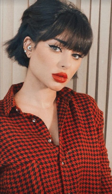 Bentuk Alis, Bob Haircut With Bangs, Short Black Hairstyles, Penteado Cabelo Curto, Short Bob Wigs, Short Hair With Bangs, Haircuts With Bangs, Short Bob Hairstyles, Short Hairstyles For Women