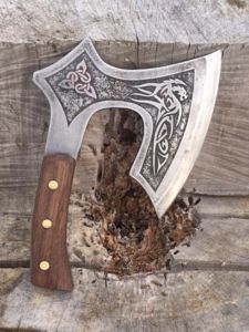 How to make a Viking or Celtic broad axe style kitchen cleaver. FREE step by step instructions. wwwDIYeasycrafts.com Diy Knife, Knife Patterns, Metal Etching, Viking Art, Diy Metal, Style Kitchen, Hammers, Knife Making, Axes