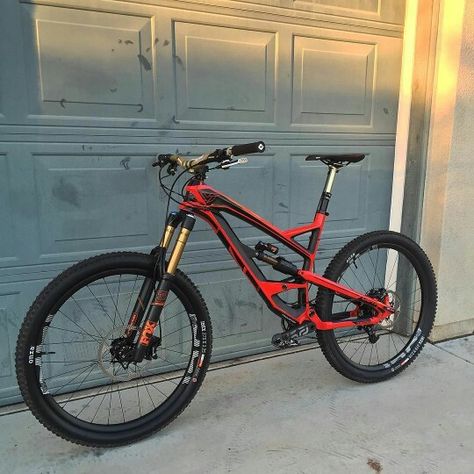 Aaron Gwin's YT Mountain Bike Color Ideas, Bike Color Ideas, Mongoose Mountain Bike, Mountain Bike Brands, Best Mtb, Mountain Biking Gear, Bicycle Mountain Bike, Best Mountain Bikes, Downhill Bike