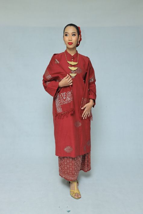 Malaysia Traditional Clothes, Songket Baju Kurung, Vintage Asian Fashion, Malay Traditional, Design Batik, Baju Kahwin, Cultural Fashion, Muslim Fashion Outfits, Idea Design