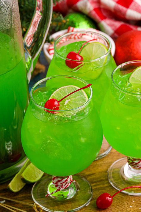 Grinch Punch - My Incredible Recipes Grinch Drinks For Kids, Punch Recipes For Kids, Grinch Drink, Kool Aid Flavors, Grinch Punch, Kid Friendly Drinks, Cocktail Drinks Alcoholic, Mr Grinch, Grinch Party