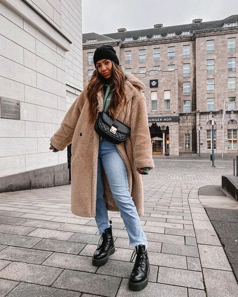 What to Wear in New York in Winters? 23 Ideas & Packing List #vacantions #newyork #outfitideas #outfittrends Winter In New York Outfits, Nyc Outfits Winter, Winter Outfits Nyc, Nyc Fashion Winter, New York Winter Fashion, New York Winter Outfit, What To Wear In New York, York Outfits, Cold Weather Outfits Winter