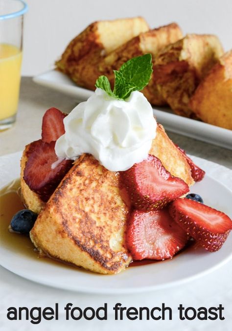 Angel Food French Toast is a sweet meal perfect for weekend brunch with your family. Cake French Toast, Roti Panggang, Breakfast And Brunch, What's For Breakfast, French Toast Recipe, Angel Food Cake, Food Cake, Toast Recipes, Angel Food