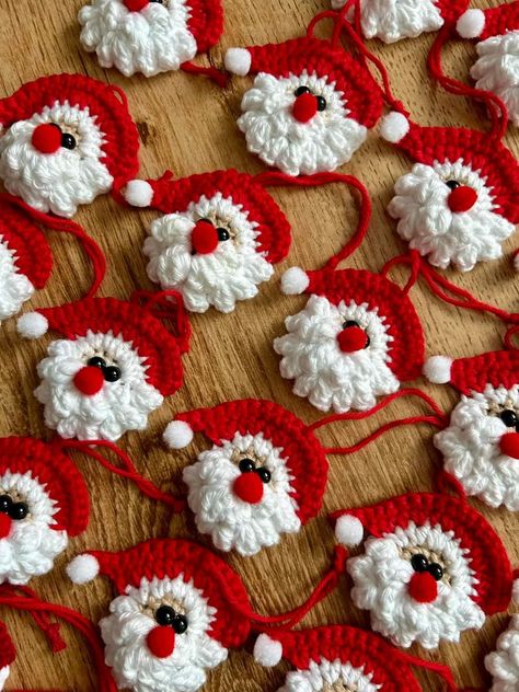 Yarn Projects Crochet, Crochet Ornament Patterns, Christmas Crochet Patterns Free, Crochet Tree, Christmas Decorations Diy Crafts, Crochet Case, Crochet Baby Shoes Pattern, Crochet Santa, Crochet Towel