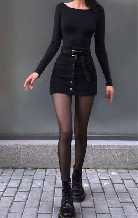 Dark Clothing, Sarah B, Mode Casual, Looks Street Style, Grey Outfit, Looks Black, Alt Fashion, Alternative Outfits, Goth Outfits