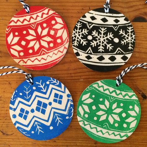 Fair Isle Pattern Wooden Baubles Pack Of Four Ugly Sweater Ornaments, Fancy Gift Tags, Pta Gifts, Hand Print Tree, Sweater Ornaments, Fair Isle Christmas, Christmas Party Crafts, Wood Art Diy, Needle Felted Christmas