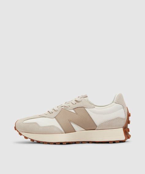 Sneakers New Balance, New Balance 327, Casual Sneakers Women, Sneakers Women, Heritage Fashion, White Beige, Iconic Brands, Online Branding, Sneakers White