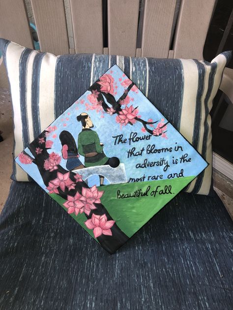 Mulan grad cap design Mulan Gifts Ideas, Mulan Graduation Cap Ideas, Graduation Cap Designs Mulan, Disney Princess Grad Cap, Mulan Grad Cap, Mulan Graduation Cap, Graduation Cap Designs Disney, College Graduation Cap Ideas, Disney Grad Caps