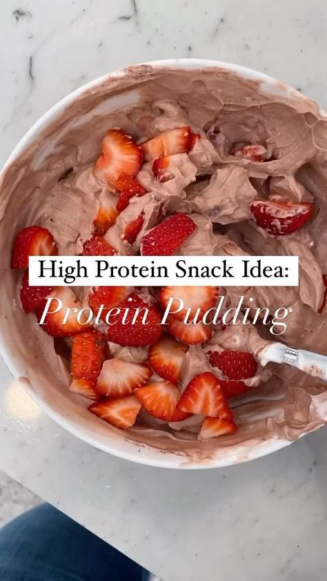 Amber Brueseke | Most viewed reel of 2022!💥HIGH PROTEIN SNACK💥 Be sure to save this one for later! Protein Pudding: 👉🏼1 cup non-fat Greek Yogurt 👉🏼5 grams… | Instagram Greek Yogurt Sugar Free Pudding, Foods Breakfast, High Protein Yogurt, High Protein Snack, Low Fat Snacks, Yogurt Dessert, Sugar Free Jello, Protein Yogurt, High Protein Desserts