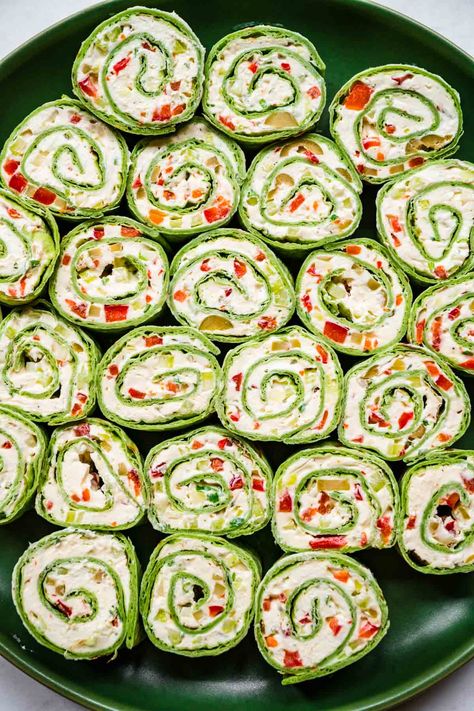 These Christmas Pinwheels are an easy appetizer made in 15 minutes! Festive tortilla roll-ups with cream cheese, ranch, and crunchy veggies. Vegetable Pinwheel Appetizers, Green Tortilla Pinwheels, Green Pinwheels Appetizers, Christmas Roll Ups Cream Cheeses, Vegetable Roll Ups Tortilla Pinwheels, Christmas Tortilla Pinwheels, Pinwheel Appetizers Veggie, Spinach Roll Ups Appetizers, Vegetarian Roll Ups