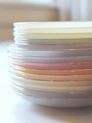 Dishware Aesthetic, Aesthetic Plates, Rimmed Plates, Assiette Design, Pretty Pastel, Dream House Decor, Kitchen Stuff, Decoration Table, Home Deco