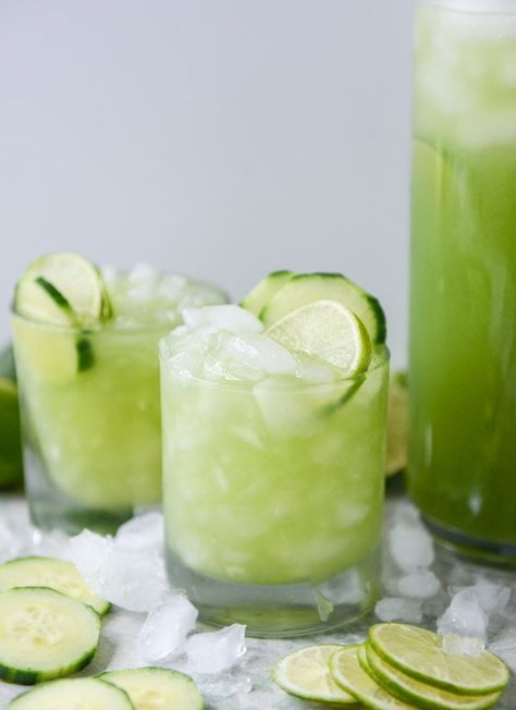 Cucumber Vodka Soda. - How Sweet Eats Cocktails Vodka, Cucumber Cocktail, Limoncello Cocktails, Cucumber Vodka, Vodka Soda, Vodka Recipes, Cocktail Sauce, Vodka Drinks, Alcohol Drink Recipes