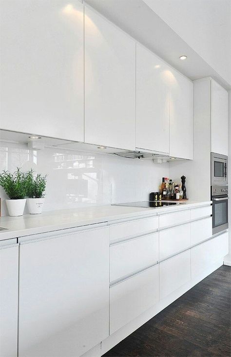 Trendy Kitchen Tile, Trendy Kitchen Backsplash, Modern Home Decor Kitchen, Kabinet Dapur, New Kitchen Cabinets, Kitchen Splashback, Wood Kitchen Cabinets, White Modern Kitchen, Grey Kitchens