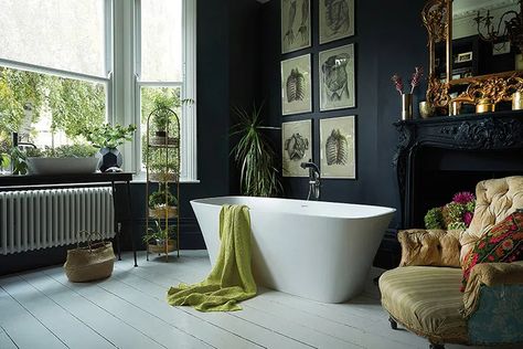 Trend Watch: Bohemian Style Bathrooms - Tile Mountain Victorian Bathroom Accessories, Gothic Bathroom, Modern Tub, Dark Bathrooms, Victorian Bathroom, Bad Inspiration, Cheap Bathrooms, Bathroom Design Inspiration, Georgian Homes