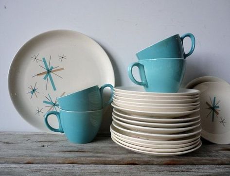 52 Vintage Dishes to Inspire Your Next Thrift Store Trip ... Mid Century Modern Dishes, Retro Dishes, Melamine Dishes, Mod Decor, Vintage Dishware, Atomic Starburst, Mid Century Kitchen, Vintage Dinnerware, Mid Century Modern Decor