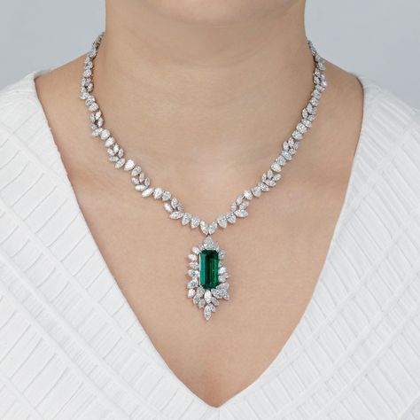 Diamond Small Necklace, Harry Winston Diamond Necklace, Diamond Emerald Necklace, Kay Jewelers Engagement Rings, Small Diamond Necklace, Harry Winston Jewelry, Delicate Diamond Necklace, Emerald And Diamond Necklace, Diamond Pendant Jewelry