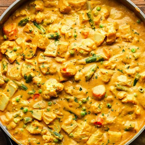 Vegetable Korma Veggie Korma, Vegetable Korma Recipe, Vegetarian Korma, Korma Sauce, Vegetable Korma, Vegetable Recipes Dinner, Freezer Dinners, Vegan Indian Recipes, Korma Recipe