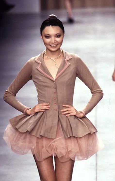 Betsey Johnson Runway, Ballet Inspired Fashion, The 90s Fashion, Ballerina Outfit, 90s Runway Fashion, Ballet Dress, Only Fashion, Aesthetic Fashion, Couture Fashion