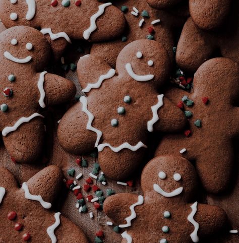 Gingerbread House Astethic, Xmas Baking Aesthetic, Ginger Bread Man Aesthetic, Gingerbread Astethic, Ginger Bread Houses Aesthetic, Gingerbread Widget, Gingerbread Asthetic, Ginger Bread Aesthetic, Gingerbread Christmas Aesthetic