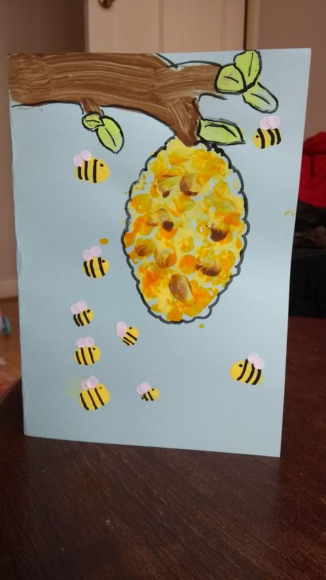 Bees and hive finger painting toddler craft. Insect Crafts For Toddlers, Finger Painting Ideas For Kids, Finger Painting For Toddlers, Projects For Toddlers, Finger Painting For Kids, Finger Paint Art, Bee Crafts For Kids, Toddler Craft, Insect Crafts