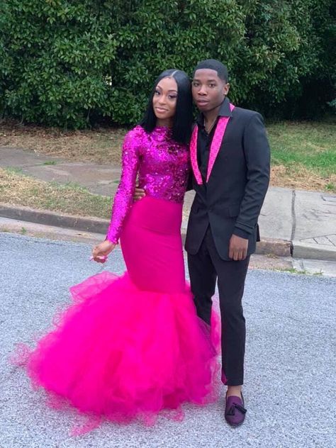 Hot Pink Prom Dress Couple Black, Hot Pink Prom Couple, Hot Pink Prom Dress Couple, Prom Matching Couples, Prom Color Ideas, Prom Black Couples, Pink Prom Suit, Hot Pink Prom, Couple Prom